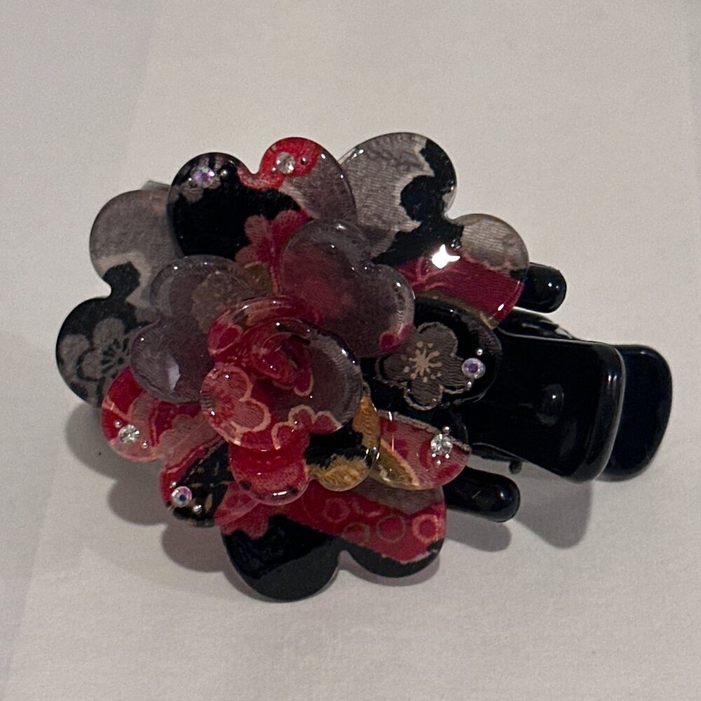 🌸✨ Japanese Kimono Floral Hair Claw Clip – Red Black Kanzashi Style –